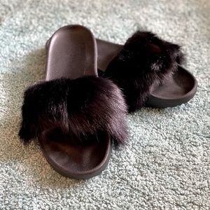UGG Royal Genuine Slide Sandals - Size 9 - Black - Never Worn